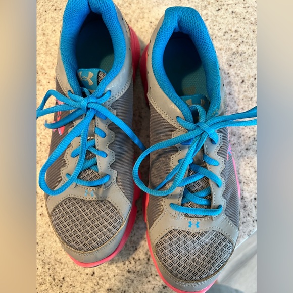 Girls Under Armour Shoes Size 5.5 - Picture 6 of 10